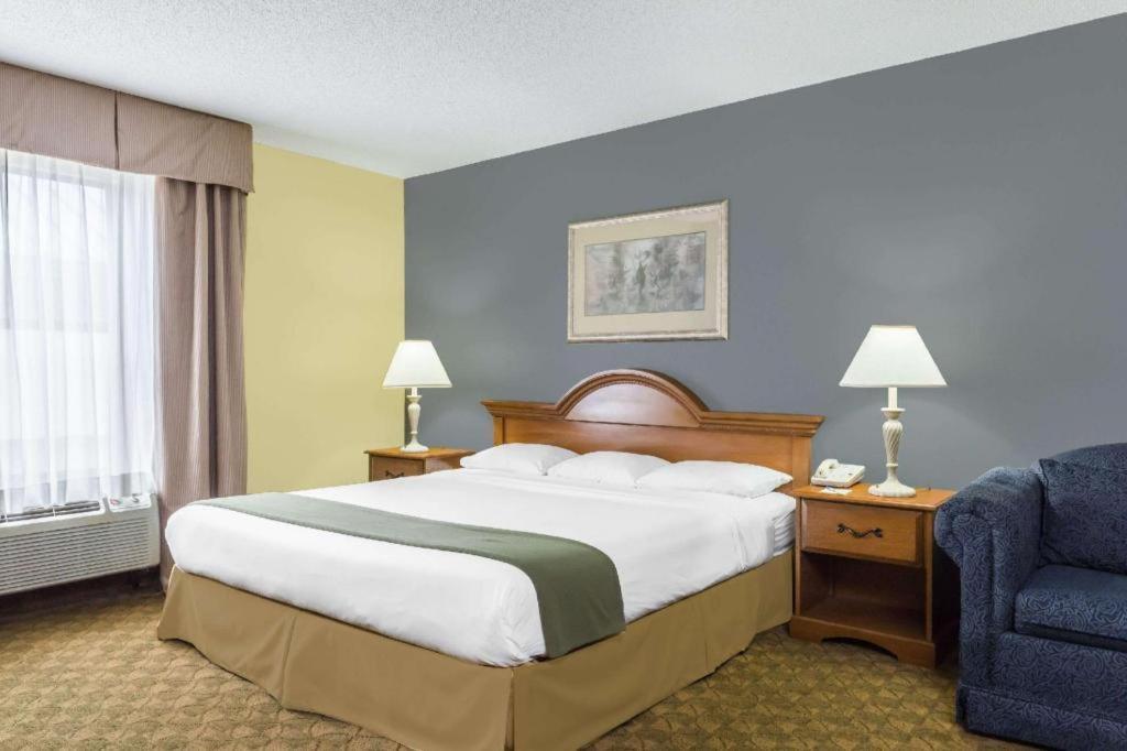 Days Inn By Wyndham Selma Exterior photo